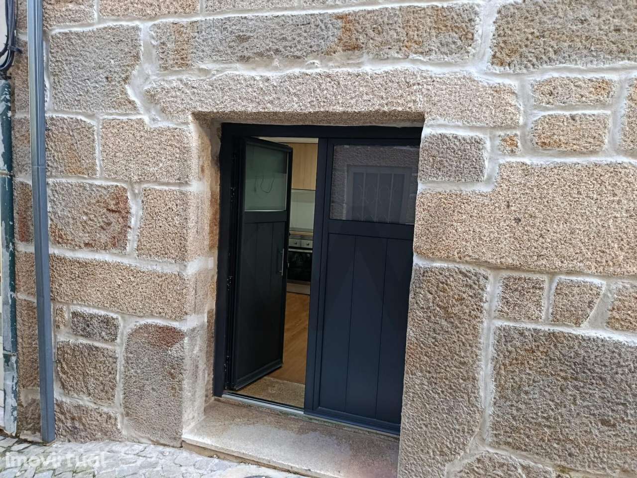 Prédio totalmente renovado com 3 andares independentes, nas Termas de - Grande imagem: 2/46