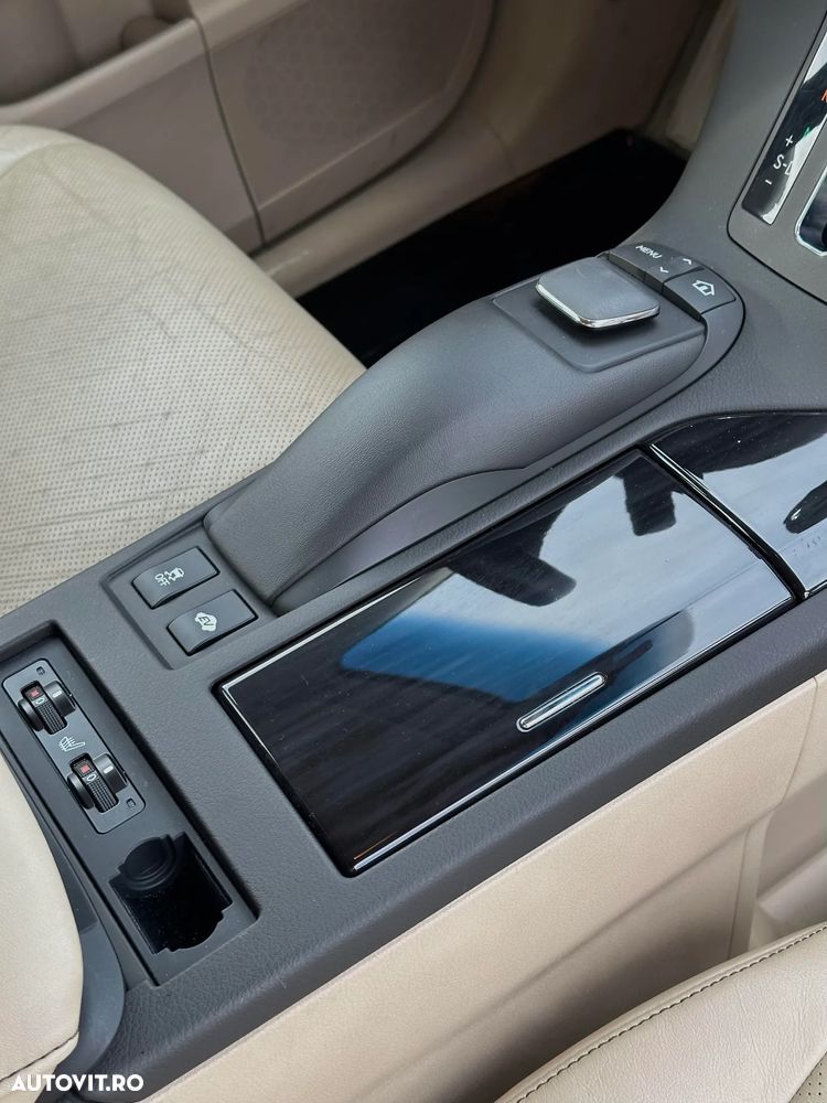 Lexus Seria RX - 15