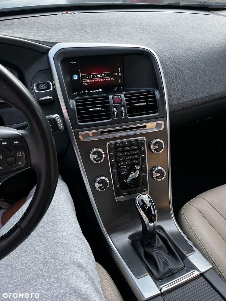 Volvo XC 60 T5 AWD Momentum - 18