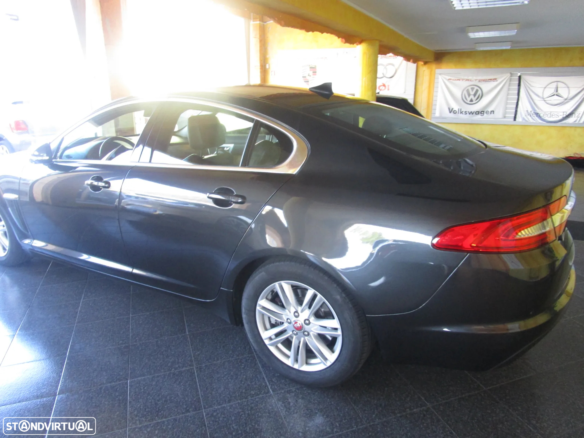 Jaguar XF 2.2 D R-Sport - 13