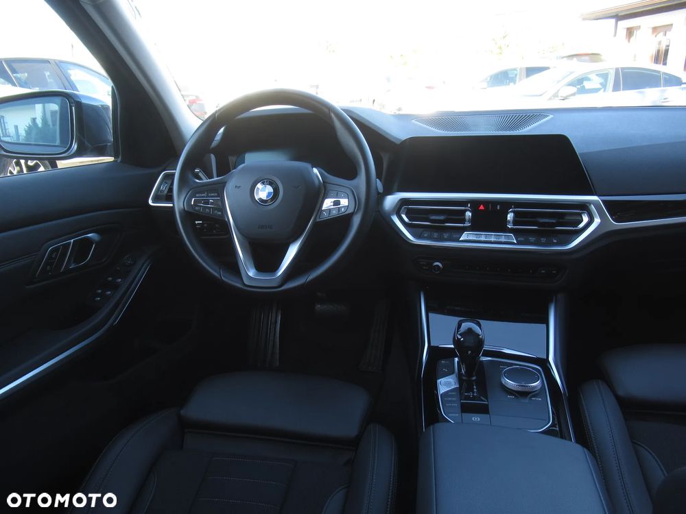 BMW Seria 3 320d MHEV Sport Line - 11