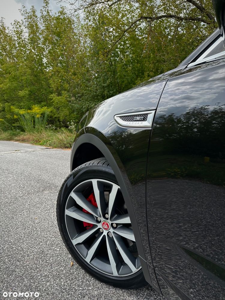 Jaguar E-Pace P300 AWD R-Dynamic S - 2