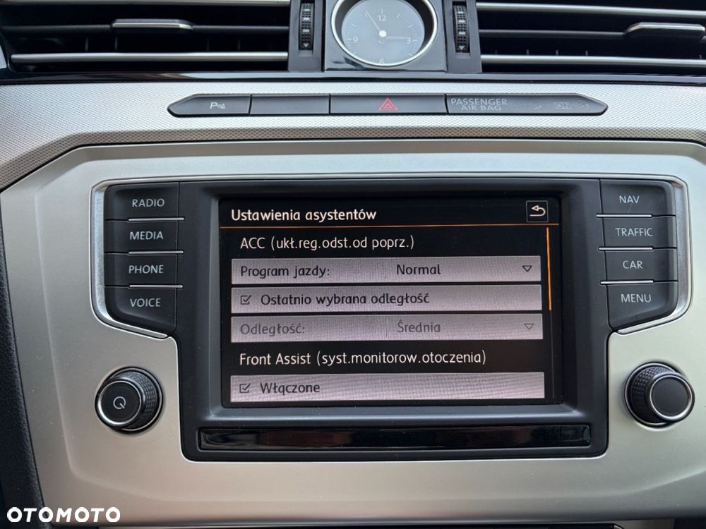 Volkswagen Passat Variant 2.0 TDI SCR DSG BlueMotion Comfortline - 22
