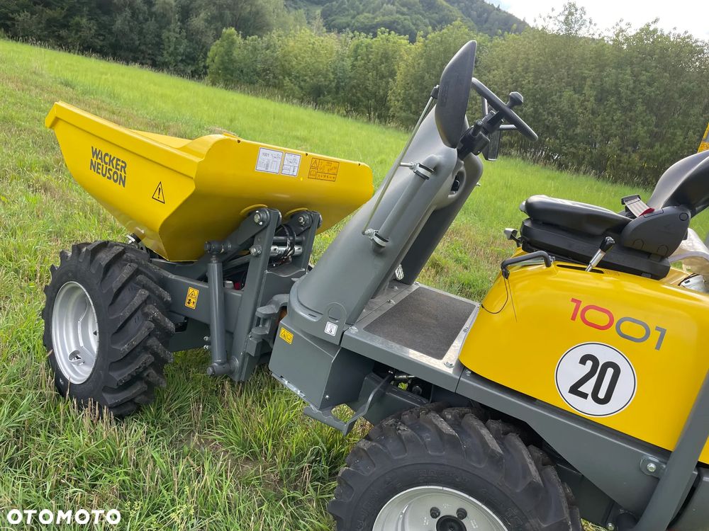 Wacker Neuson D01 1001 Nowe Wozidło Budowlane Rolnicze 4x4. Ładowność 1 tona. Wysokie podnoszenie+KIPER Wysoki! Maszyna sprowadzona z Norwegii. Jest to nowa maszyna przebieg 4.4 mtg.  Kupione w Norweskim salonie z Ekspozycji sklepowej! Stało tylko na pokaz! Silnik Yanmar 3cyl. Potężna moc a maszyna bardzo mała i zwinna. Szybka wolna jazda. Oświetlenie rozbudowane. Wielka Okazja! Jazda Rewers. Hydrostatic! Wielka Okazja - 2