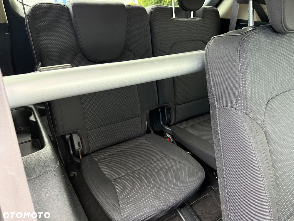 Kia Carens - 9