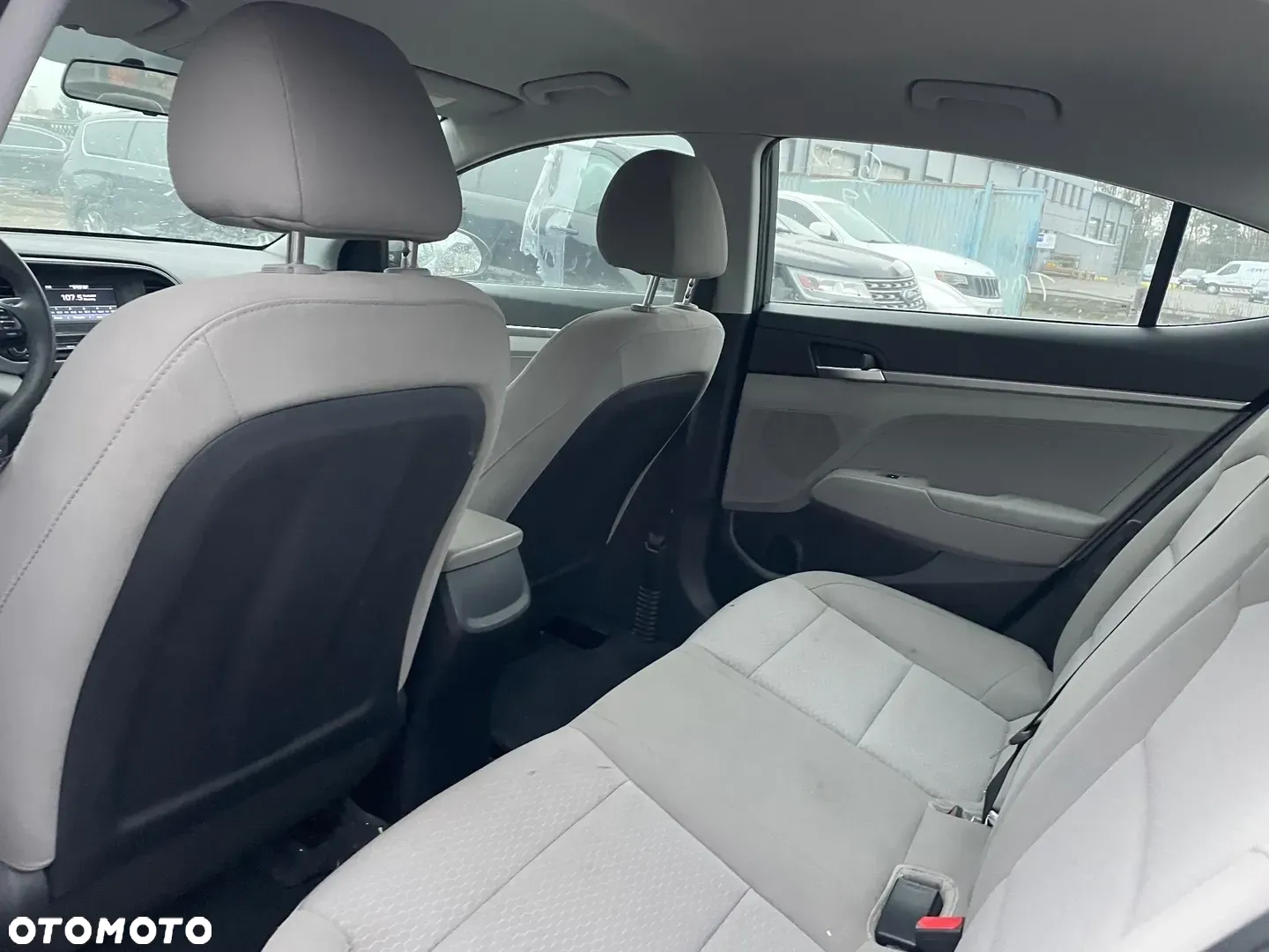 Hyundai Elantra - 8