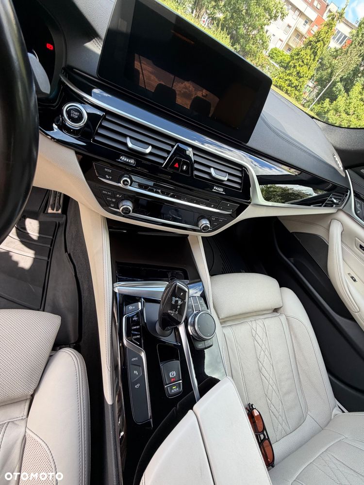 BMW Seria 5 530e iPerformance M Sport sport - 14
