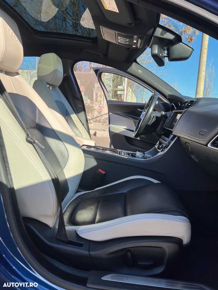Jaguar XE - 10