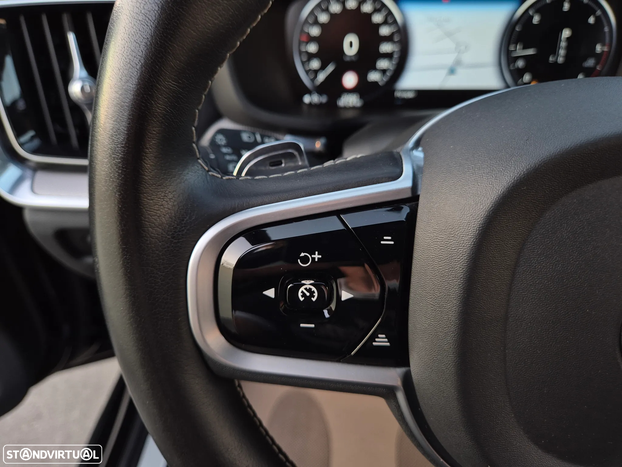 Volvo V60 2.0 D4 R-Design Geartronic - 28