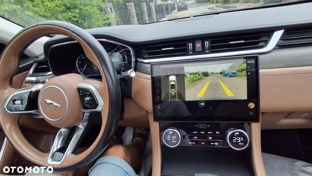 Jaguar F-Pace D200 AWD R-Dynamic SE 90th Anniversary Edition - 18