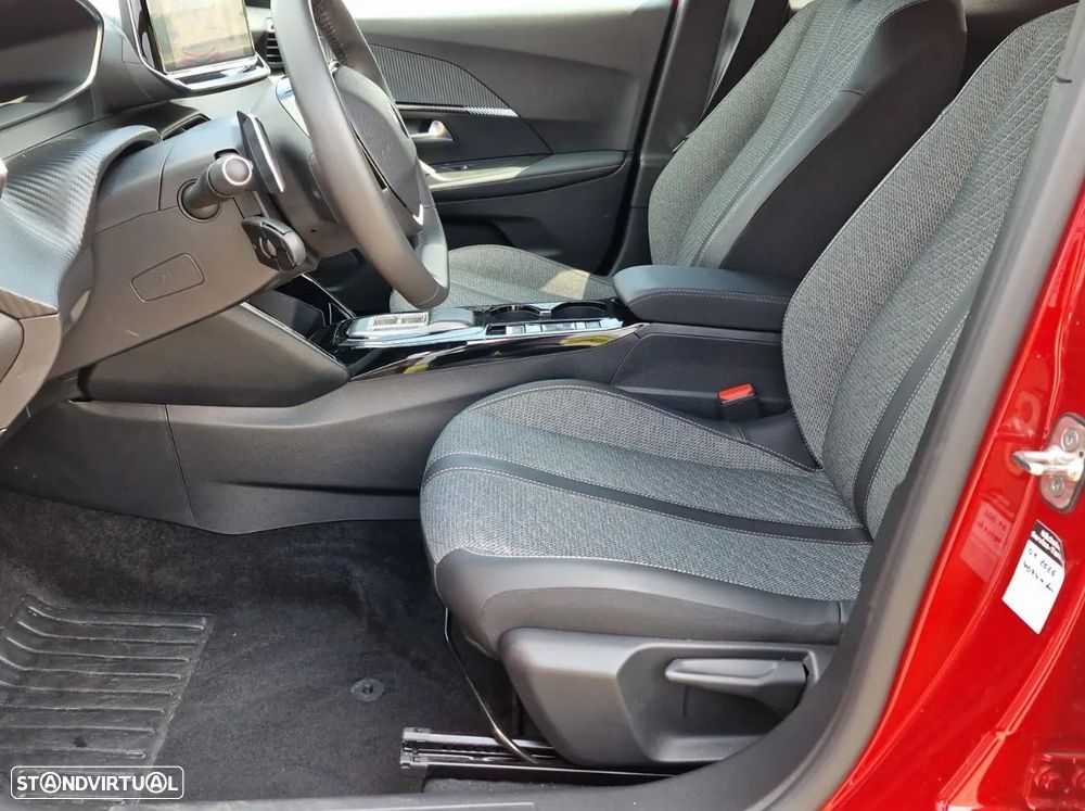 Peugeot 2008 PureTech 130 EAT8 Allure - 6