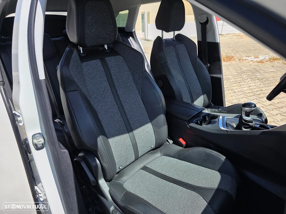 Peugeot 3008 1.2 PureTech Allure Pack - 19
