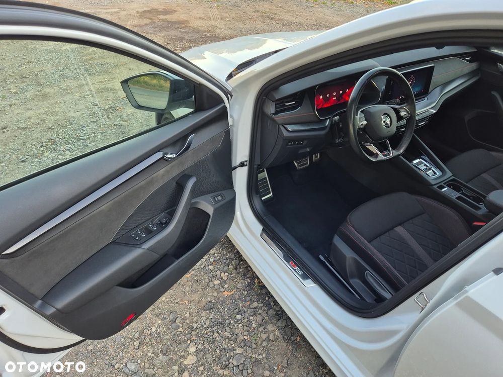 Skoda Octavia Combi 2.0 TDI DSG RS - 17