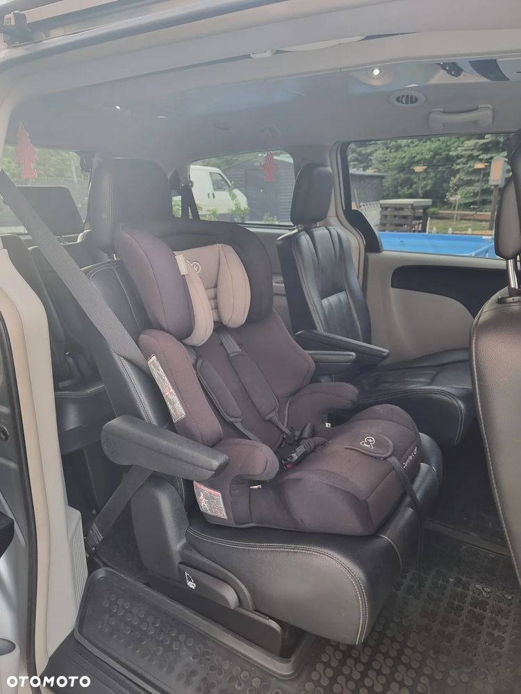 Chrysler Town & Country - 6