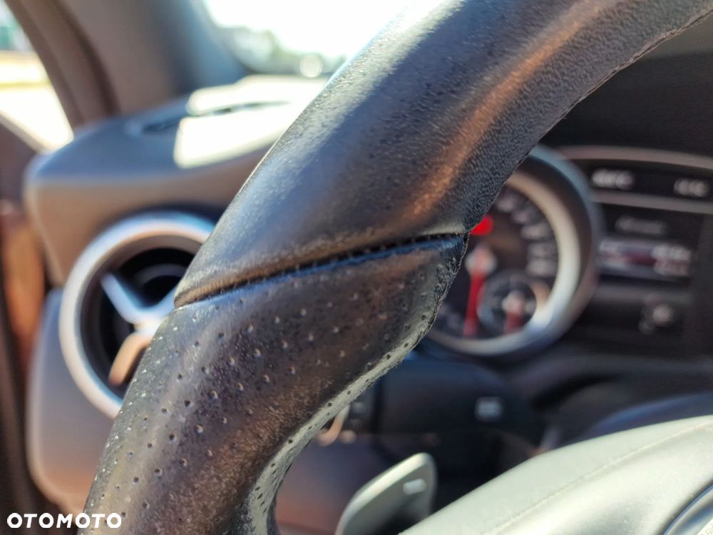Mercedes-Benz CLA 180 7G-DCT - 18