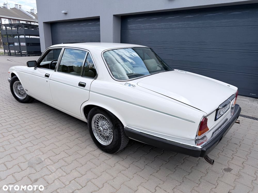 Jaguar XJ - 9