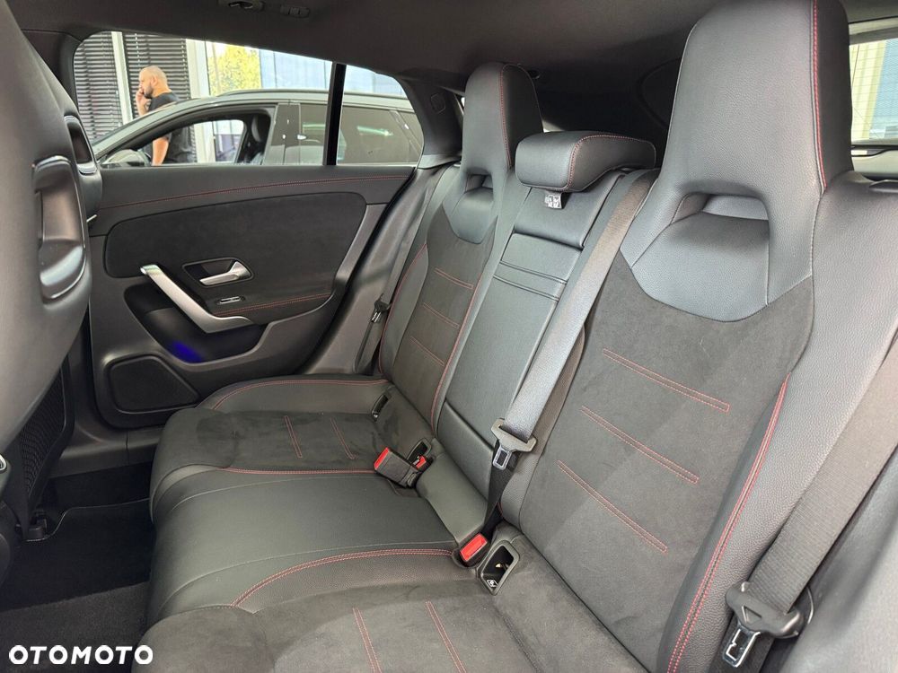 Mercedes-Benz CLA 250 E AMG Line 8G-DCT - 14