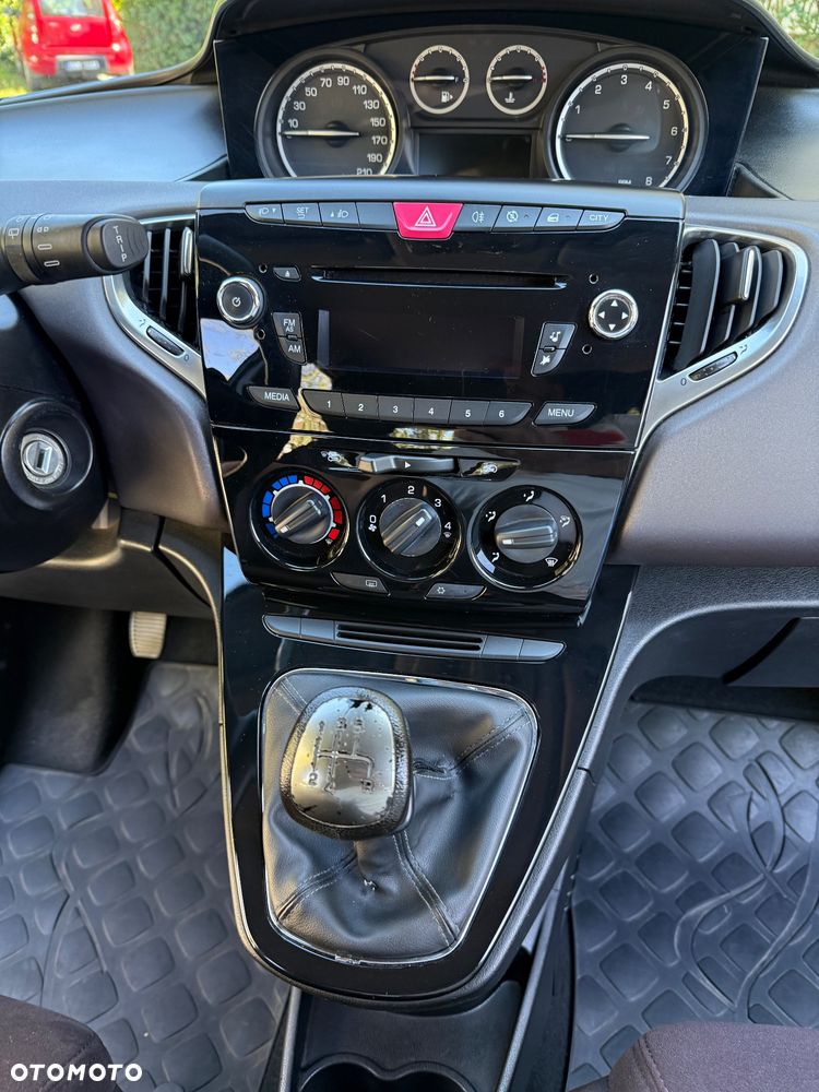 Lancia Ypsilon 1.2 8V Silver S&S - 17