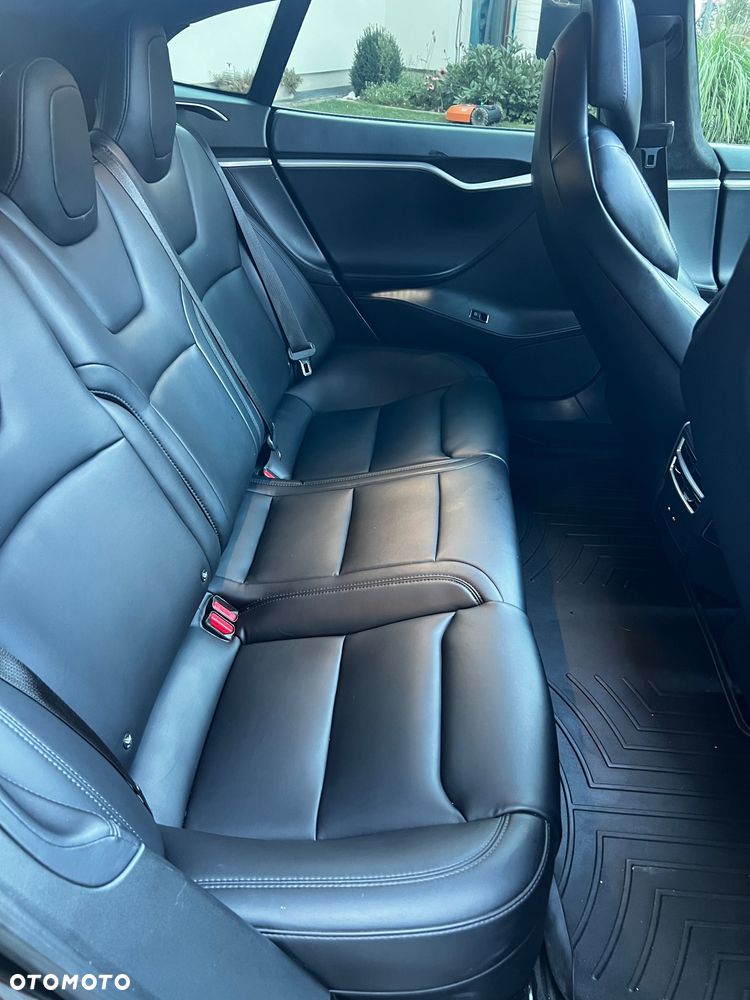 Tesla Model S - 12