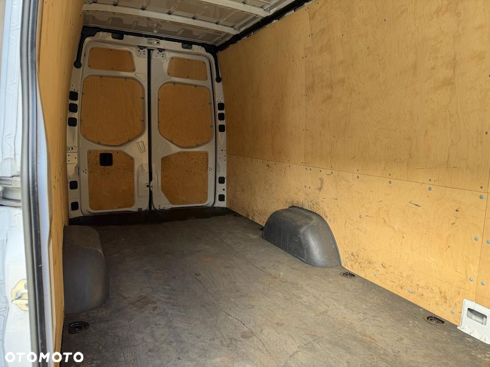 Mercedes-Benz Sprinter - 14