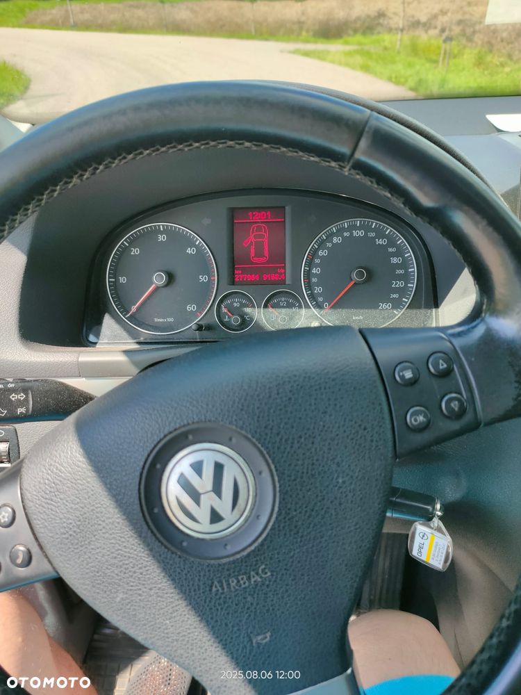 Volkswagen Touran 2.0 TDI DPF Highline - 5