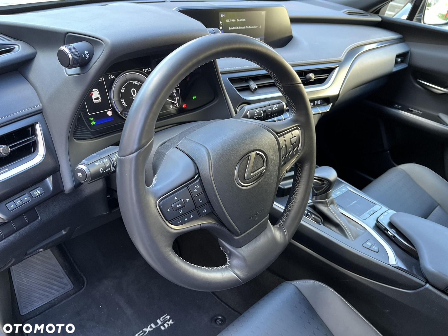 Lexus UX - 12