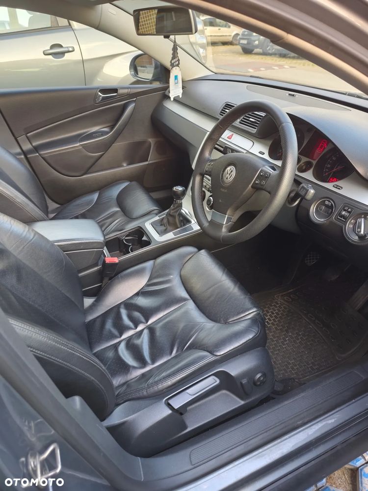 Volkswagen Passat - 2