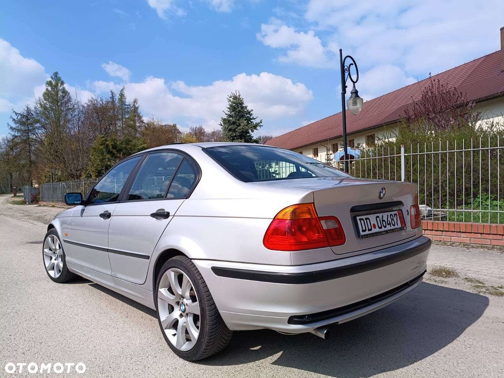 BMW Seria 3 318i - 5