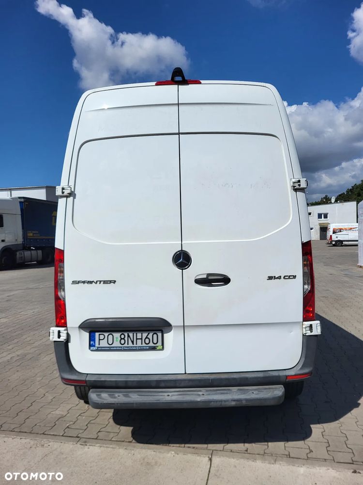 Mercedes-Benz Sprinter - 10