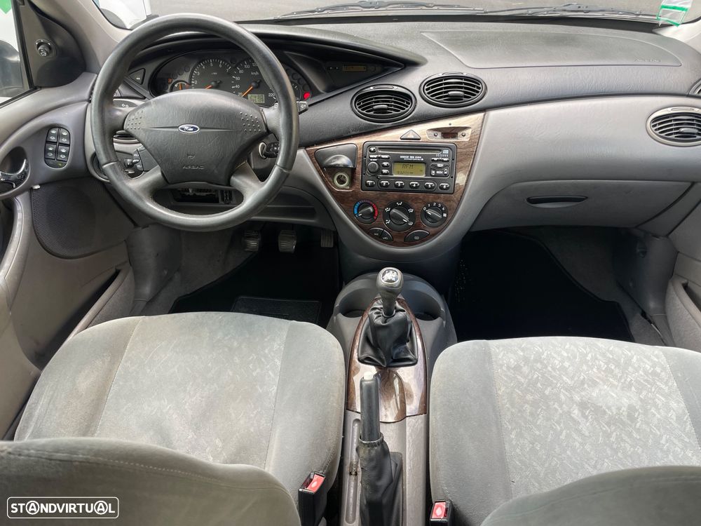 Ford Focus 1.6 Ghia - 8