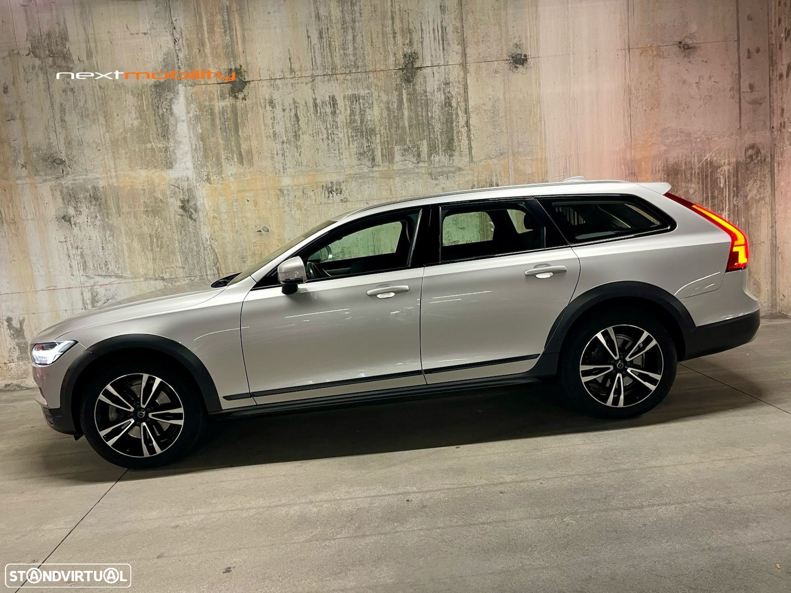 Volvo V90 Cross Country 2.0 D4 Pro AWD Geartronic - 9