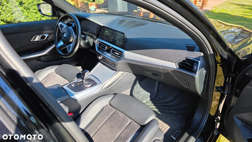 BMW Seria 3 330i - 9