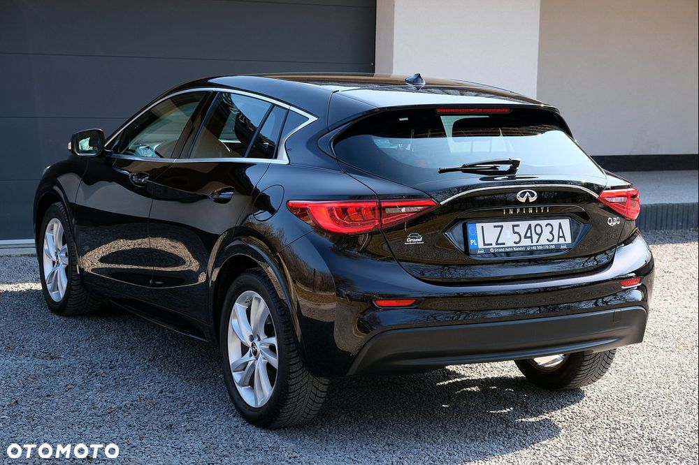 Infiniti Q30 - 7
