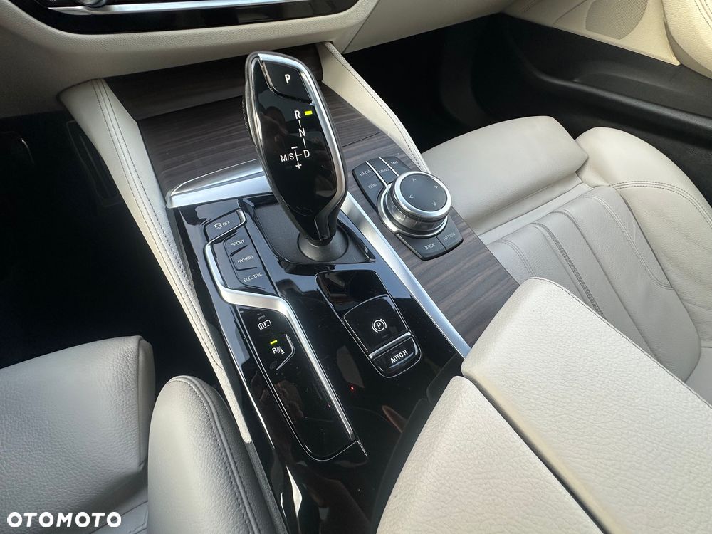 BMW Seria 5 530e M Sport sport - 32