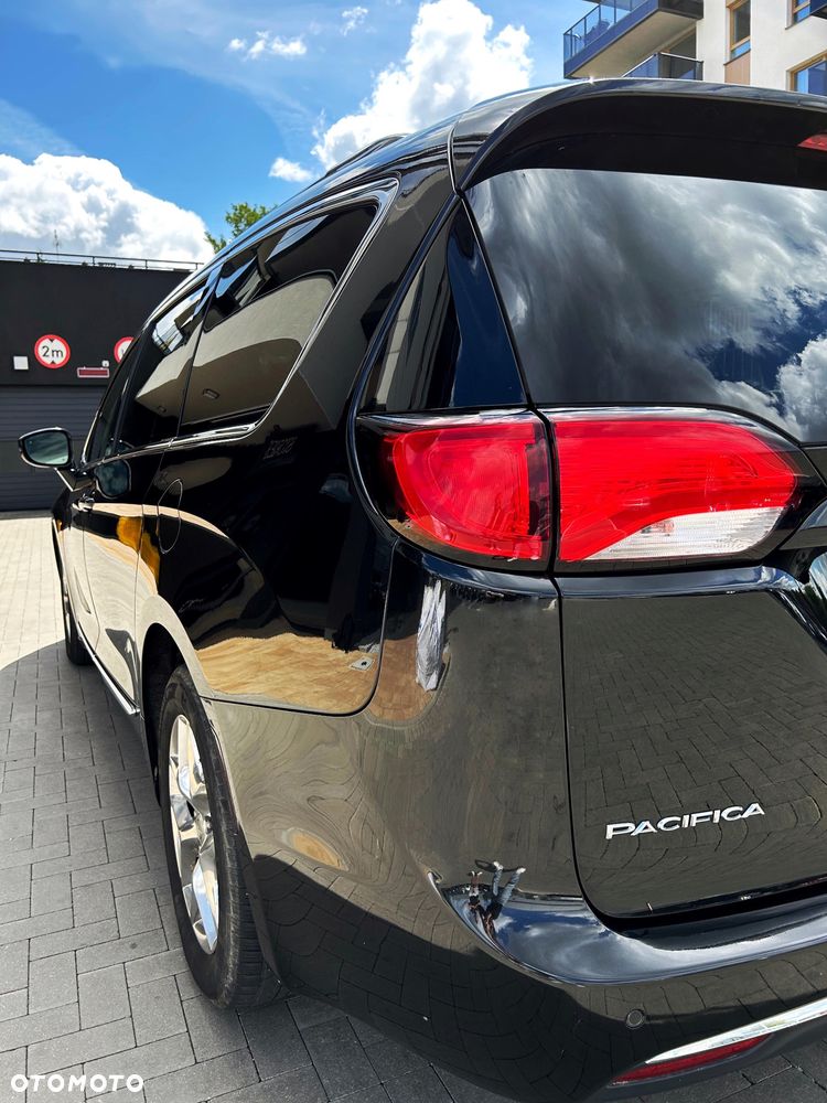 Chrysler Pacifica - 12