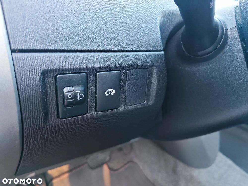 Toyota Prius 1.5 VVT-i Sol - 27
