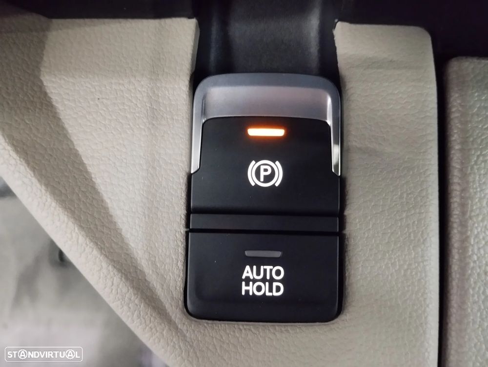 VW Multivan 2.0 TDI Life DSG - 48