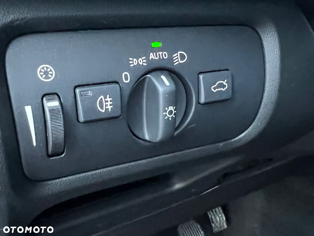 Volvo V40 Cross Country D2 Momentum - 18