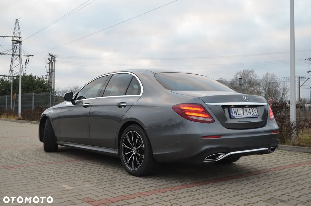 Mercedes-Benz Klasa E 300 9G-TRONIC AMG Line - 2