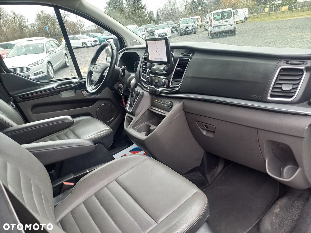 Ford Tourneo Custom - 21