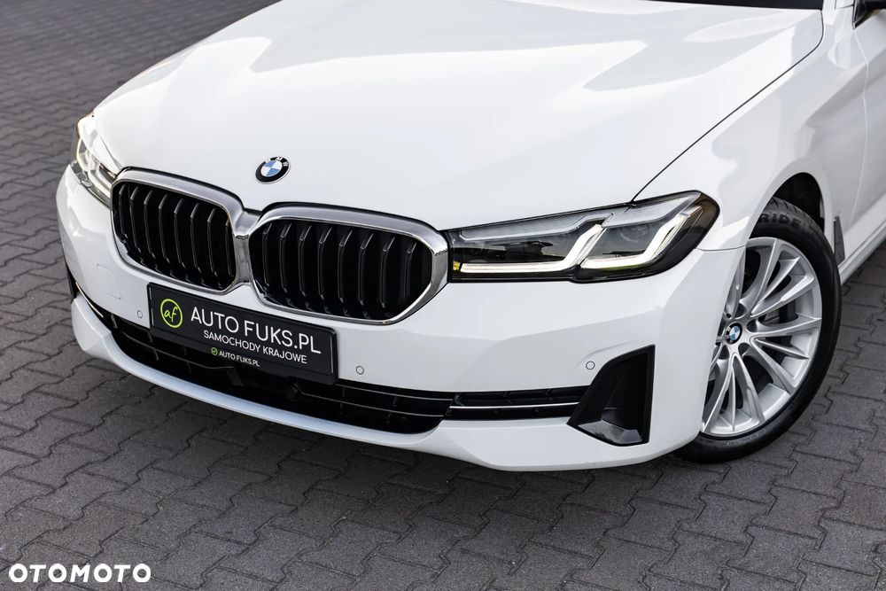 BMW Seria 5 520d xDrive Sport - 3