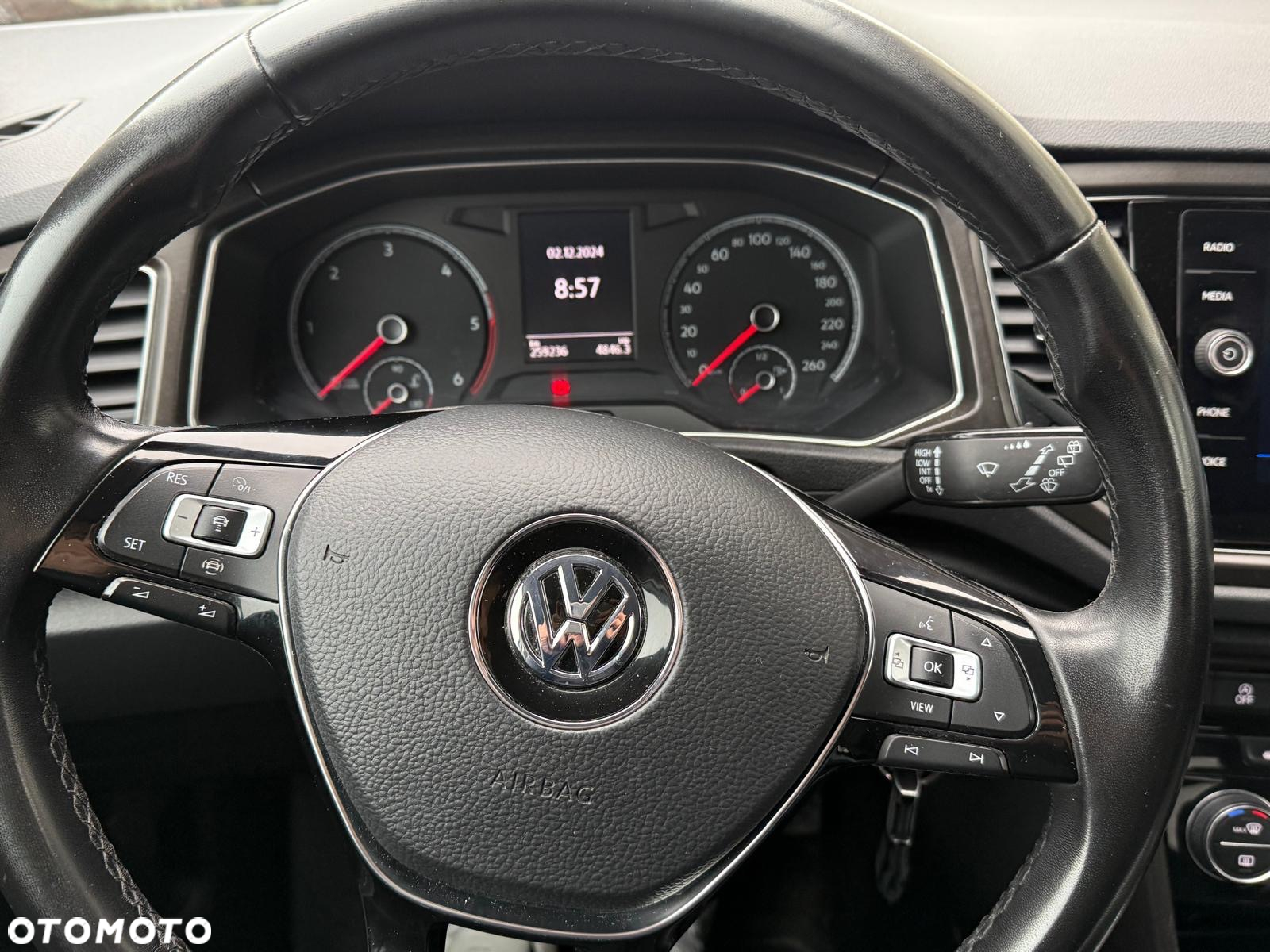 Volkswagen T-Roc - 23