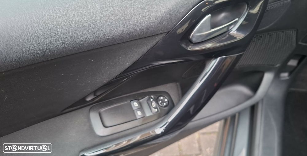 Peugeot 208 1.2 PureTech Active - 15