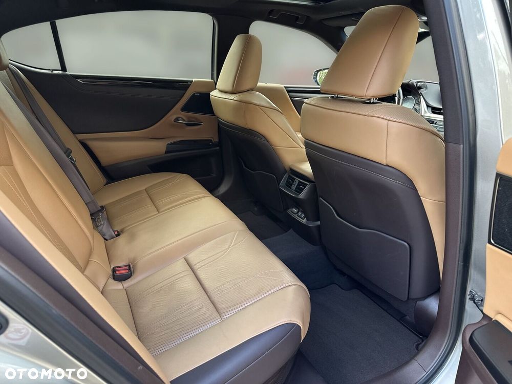 Lexus ES 300h Prestige - 11