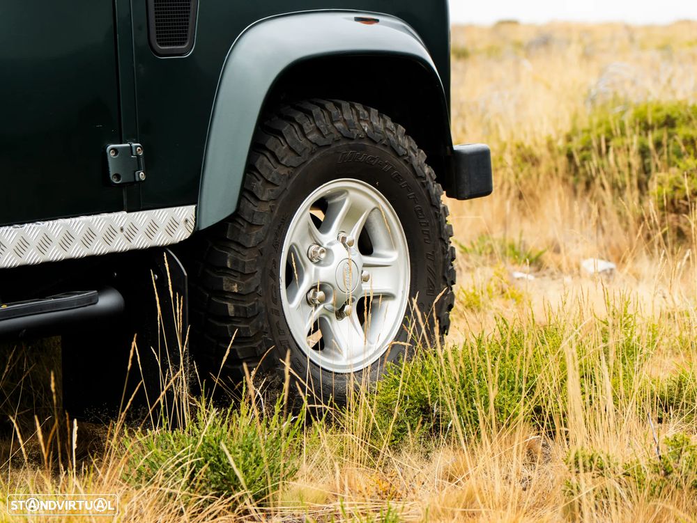 Land Rover Defender - 10