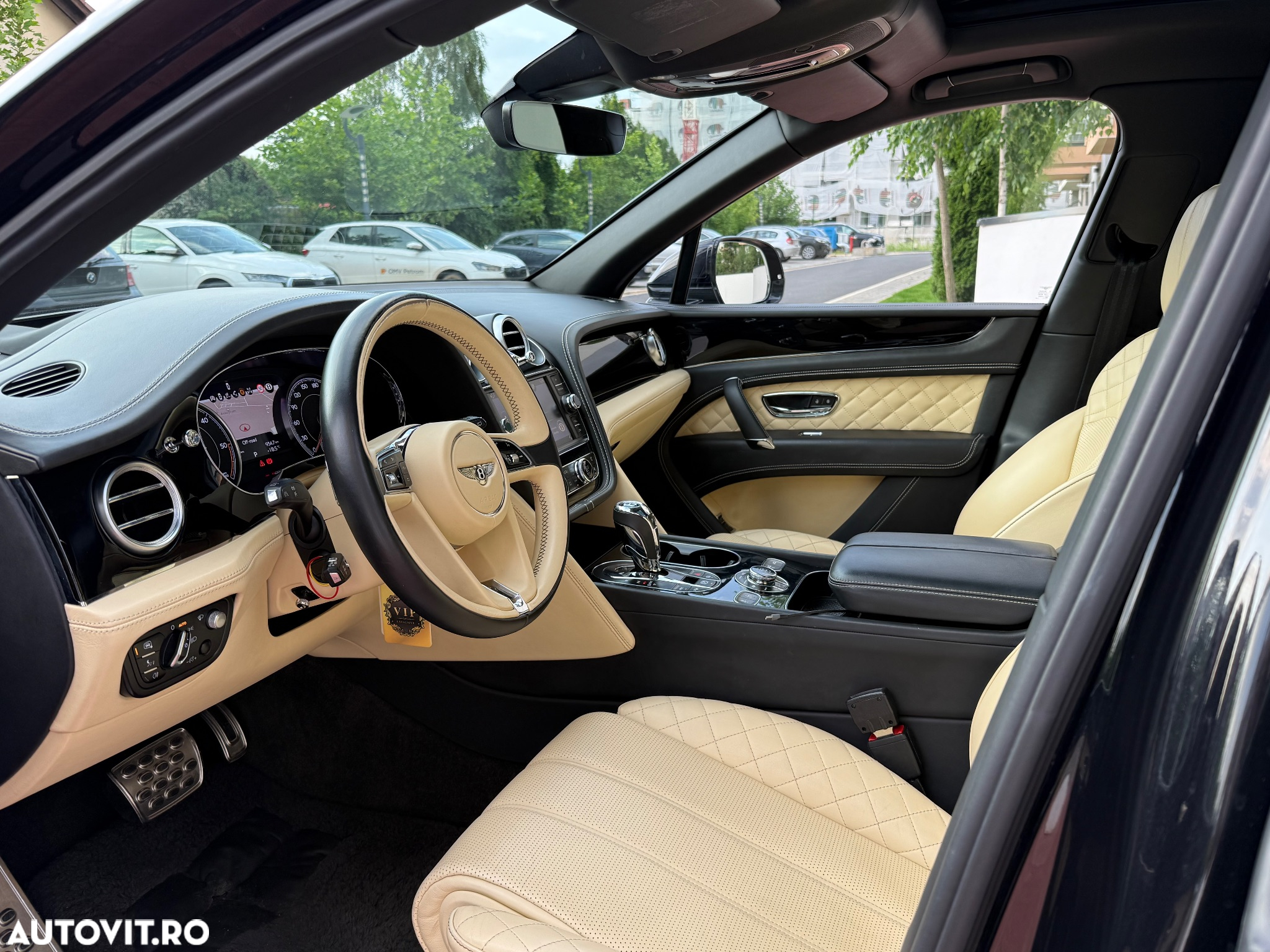 Bentley Bentayga - 8