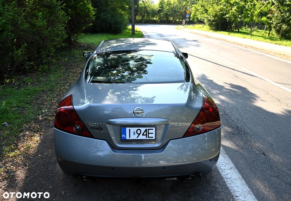 Nissan Altima - 2