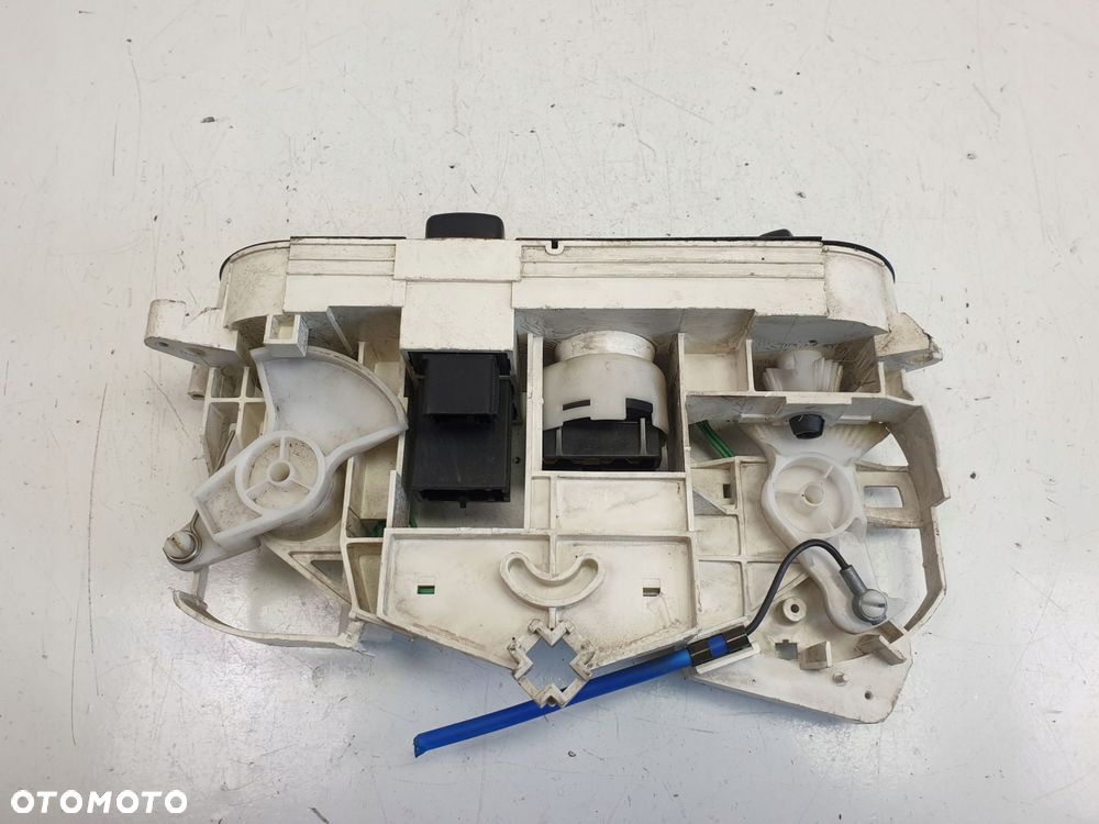 Mitsubishi Galant VIII PANEL NAWIEWU nadmuchu - 4