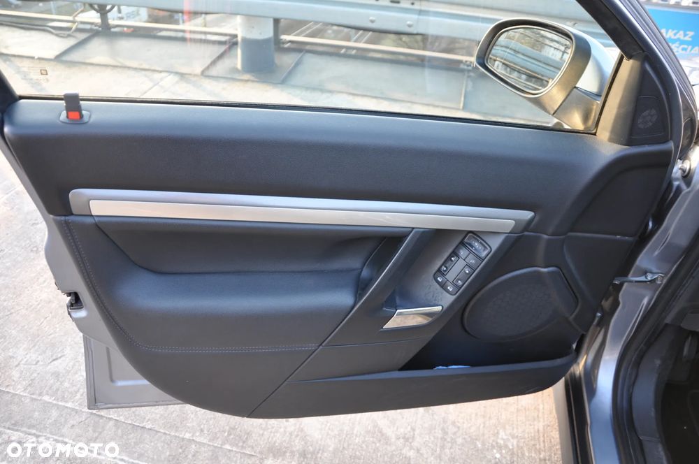 Opel Vectra 1.9 CDTI DPF Cosmo - 11