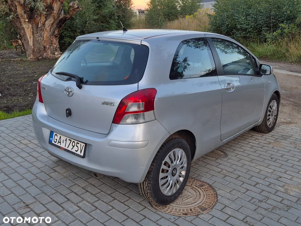Toyota Yaris 1.33 Luna - 4